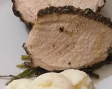 Foto del paso 14 de la receta: "Lomo de cerdo al pimiento" en una cama de espárragos y puré