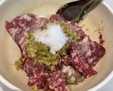 รูปขั้นตอนการทำที่ 1 ของ หมูก้อนวุ้นเส้นทอด