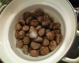 A picture of step 5 of Chestnuts Simmered in Their Inner Skins.