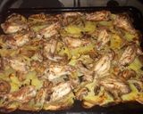 Foto del paso 4 de la receta Alitas de pollo con patatas al horno