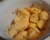 Foto del paso 1 de la receta: Papas sudadas con orégano