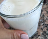 Foto del paso 1 de la receta: Licuado de banana y frutilla 🍌🍓