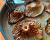 Foto del paso 1 de la receta: Níscalos a la plancha con salsa Mery (Rebollóns)🍄 🍀 🍄 🍀