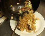 A picture of step 8 of Seafood Chow Mein.