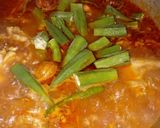 Foto langkah ke 5 dari resep Marak Okra & Ayam / Maraq Bamia bil dujaj.