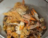 A picture of step 5 of Crab and Shrimp Udon (Banh Canh Tom Cua).