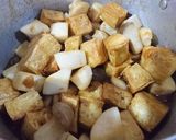 Hình bước làm 4 của món Nấm, đậu hũ kho tương hột chay