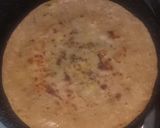 A picture of step 4 of Aloo paratha.