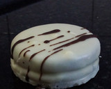 Foto del paso 6 de la receta: Alfajor tipo oreo bañados