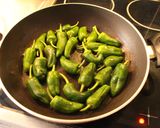 Foto del paso 2 de la receta Tallarines con panceta y ajíes Pardón