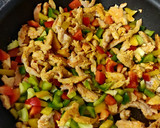 Foto del paso 3 de la receta: Fajitas de pollo con ¡3 ingredientes!