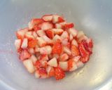 A picture of step 2 of Easy Strawberry Milk Pudding in the Microwave.