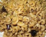A picture of step 6 of Twist macaroni jollof.