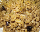A picture of step 6 of Twist macaroni jollof.