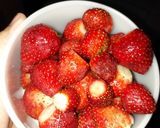 Foto langkah ke 1 dari resep Jus Stroberi Naga.
