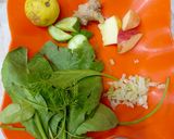 A picture of step 1 of Spinach Green Juice For Glowing Skin and Hair Care.