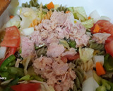 Foto del paso 2 de la receta: Ensalada de pasta con aliño de ajo