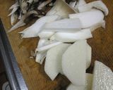 A picture of step 1 of Stir-Fried Mushrooms and Yam with Butter and Soy Sauce.