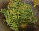 Foto langkah ke 2 dari resep Kacang Panjang Bumbu Kuning.