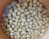 A picture of step 1 of Chole Paneer Methi Malai.
