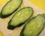 A picture of step 5 of Juicy Sandwich with Ham & Cucumbers.