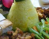 A picture of step 6 of Indonesian Nasi Kuning.
