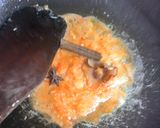 A picture of step 3 of Honey chicken cooked in soy sauce.