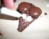 A picture of step 7 of Mouse Invasion Cupcakes.