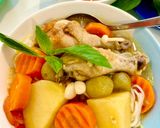 Hình bước làm 3 của món Lagu gà nấu nho tươi