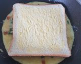 Foto langkah ke 6 dari resep Roti John Kreasi Roti Tawar.
