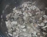 Foto del paso 3 de la receta: Pechuga con salsa y champiñones