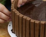 صورة لخطوة 6 من وصفة تزيين كيكة الكيت كات