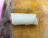 Foto langkah ke 4 dari resep Crunchy Sausage Rollbread.