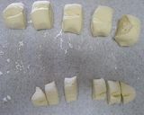 A picture of step 3 of Rose Shaped Steamed Bread.