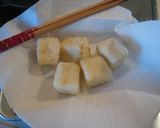 A picture of step 4 of Agedashi Tofu (Fried Tofu).