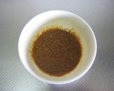 A picture of step 1 of Prawn and Okra with Sweet Sesame Sauce.