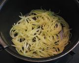 A picture of step 1 of Spaghetti Napolitan with Dried Daikon Radish Strips.