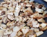 Póréhagymás cukkini krémleves, pirított gombával! recept fázis 6 fotója