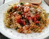 Foto del paso 6 de la receta: Fusilli primavera con camarones