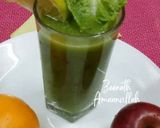 A picture of step 2 of Lemony Lettuce and Apple Juice.