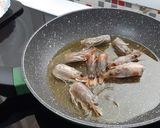 Foto del paso 2 de la receta: Gulas con langostinos y tomatitos cherry
