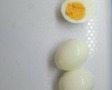 Foto del paso 1 de la receta Huevos rellenos de atun y tomate