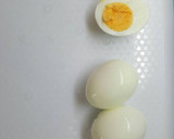 Foto del paso 1 de la receta: Huevos rellenos de atun y tomate