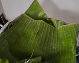Foto langkah ke 5 dari resep Ayam Kukus Daun Pisang*.