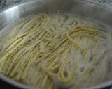 Foto del paso 4 de la receta: Tallarines de trufa con salsa de queso roquefort
