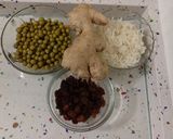Foto del paso 6 de la receta: Arroz salteado con jengibre y pasas con filetes de jamón al ajillo