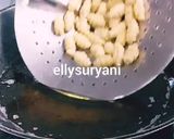 Foto langkah ke 6 dari resep Keripik Bawang (Cetak) Garfu Oldiest & Memorable.