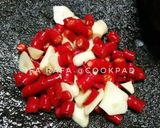 Foto langkah ke 4 dari resep Kacang Umpet Pedas Manis Daun Jeruk.