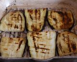 Foto del paso 2 de la receta: Gratinado de batatas, berenjenas y repollo dorado