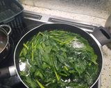 Hình bước làm 2 của món Cải làn xào thịt bê
